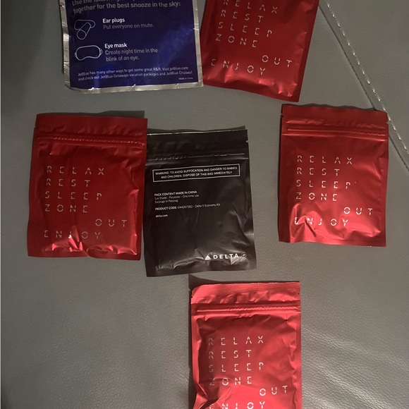 TRAVEL SLEEP PACKS- NIP- SET OF 6- SLEEP MASK/ EARPLUGS - Picture 3 of 4